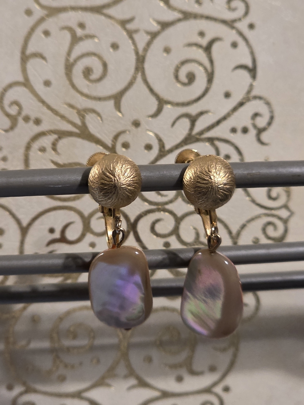 Rare VTG Les Bernard Reversible Swivel Dangle Earrings (MOP & Carnelian)